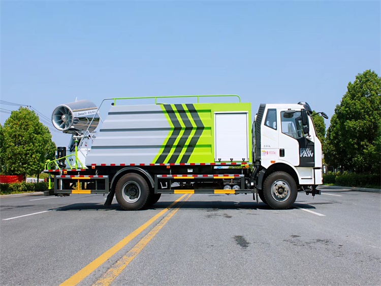 鄭通霧炮機(jī)廠家生產(chǎn)研發(fā)車載式霧炮機(jī)實拍圖