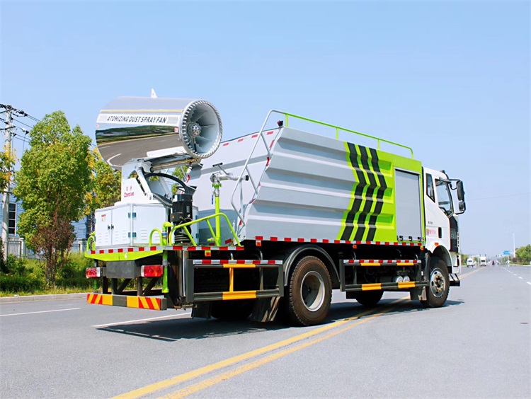 鄭通霧炮機(jī)廠家生產(chǎn)研發(fā)車載式霧炮機(jī)實拍圖