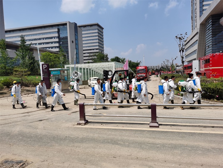鄭通車(chē)載式霧炮機(jī)助力洪災(zāi)災(zāi)后重建工作案例實(shí)拍