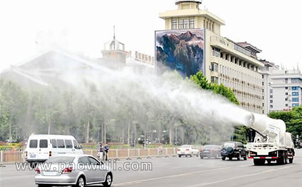 鄭通霧炮機(jī)廠家,霧炮機(jī)廠家直銷 -道路降塵霧炮機(jī).jpg